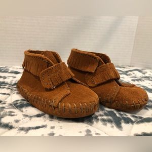 Minnetonka Front Strap Bootie Size 2